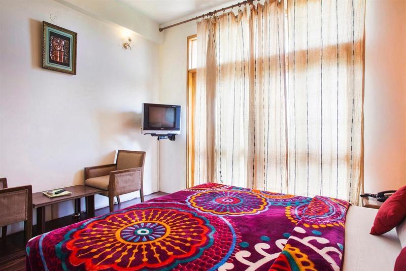 Oyo 28425 Dal Lake Resort Дармсала Екстер'єр фото