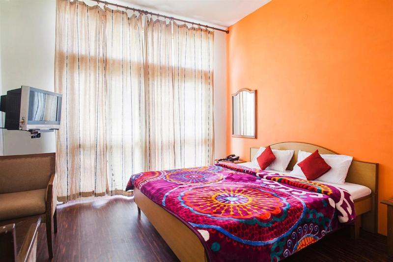 Oyo 28425 Dal Lake Resort Дармсала Екстер'єр фото