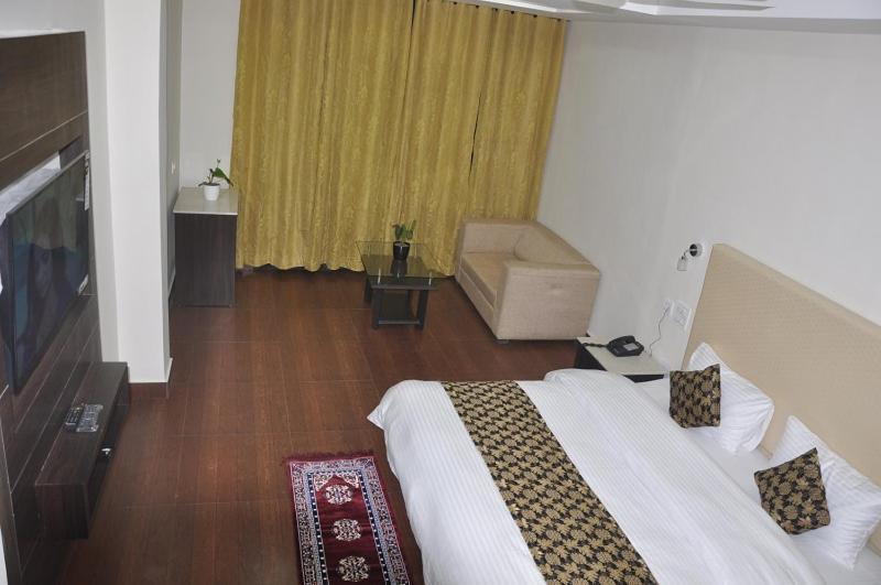 Oyo 28425 Dal Lake Resort Дармсала Екстер'єр фото